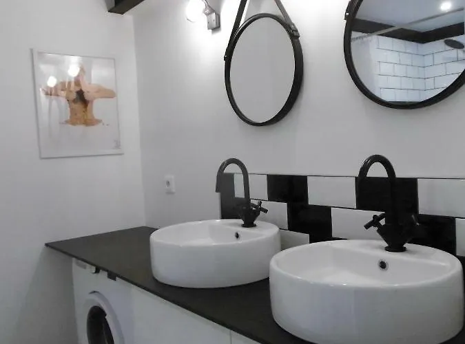 L Appentis Du Chai Roujan