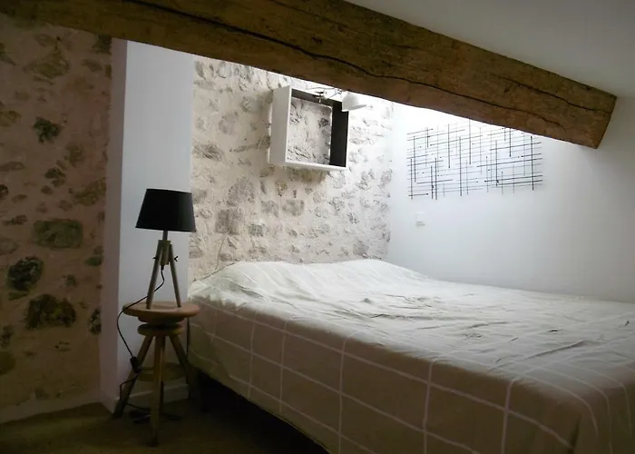 L Appentis Du Chai Roujan